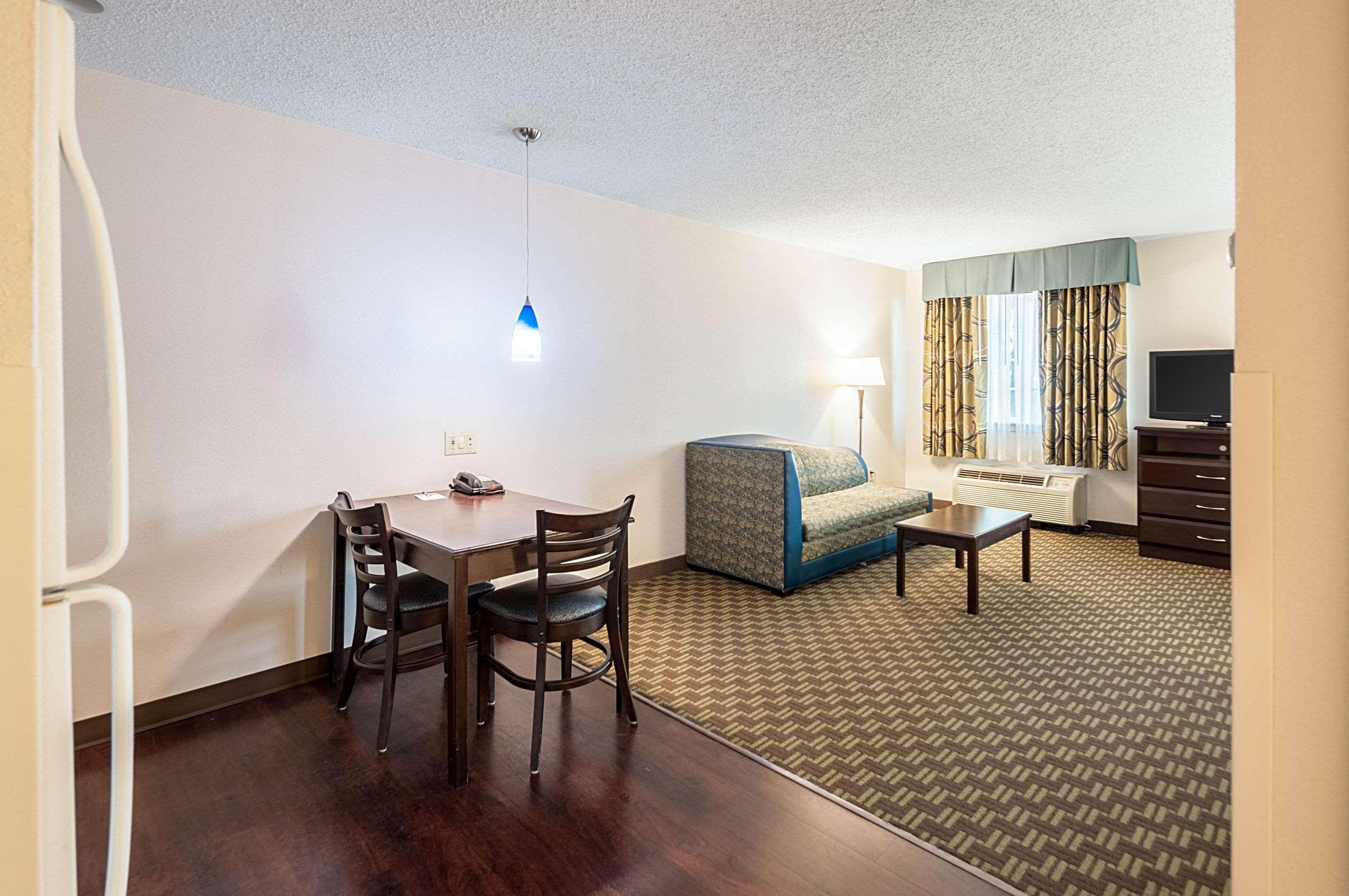 Mainstay Suites Frederick Bagian luar foto