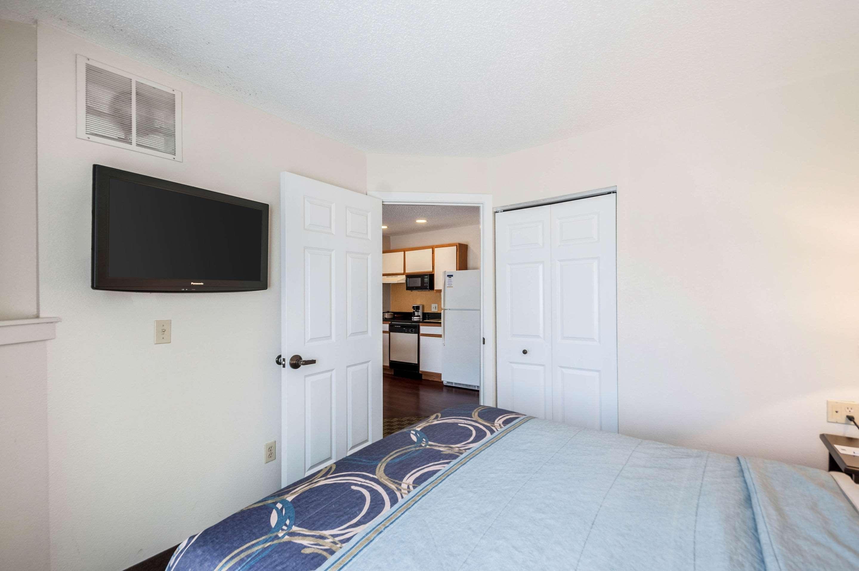 Mainstay Suites Frederick Bagian luar foto