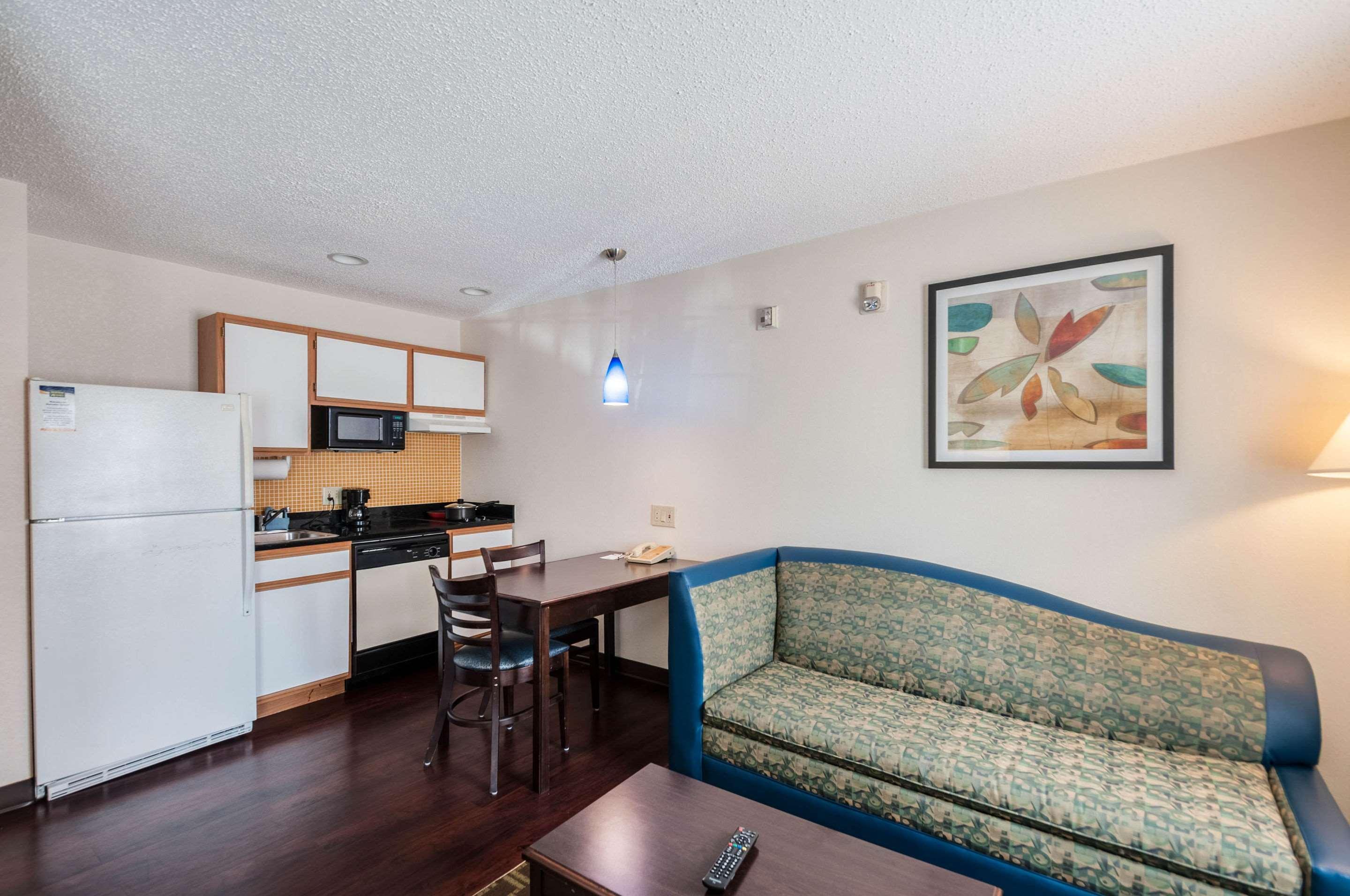Mainstay Suites Frederick Bagian luar foto