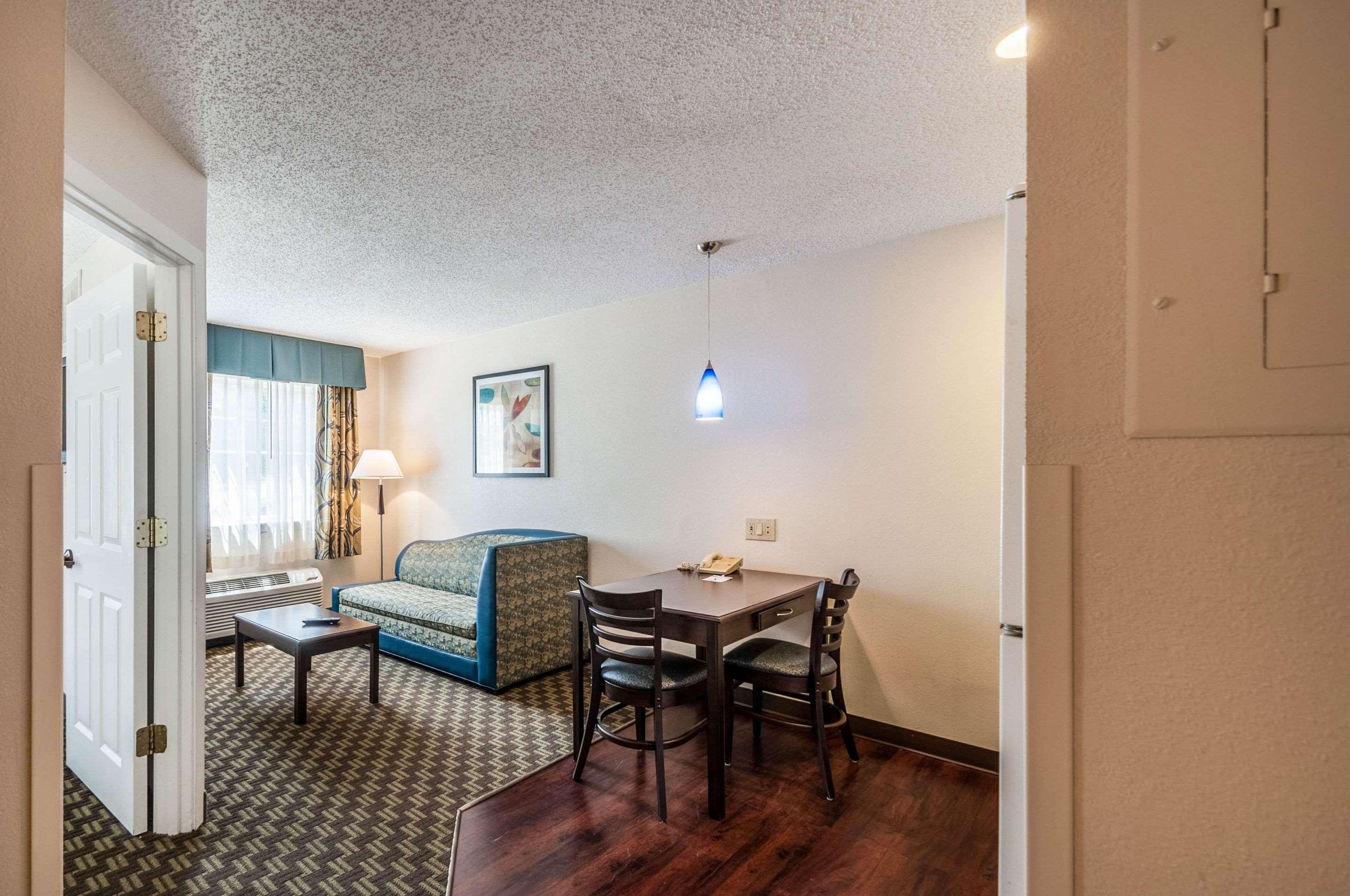 Mainstay Suites Frederick Bagian luar foto