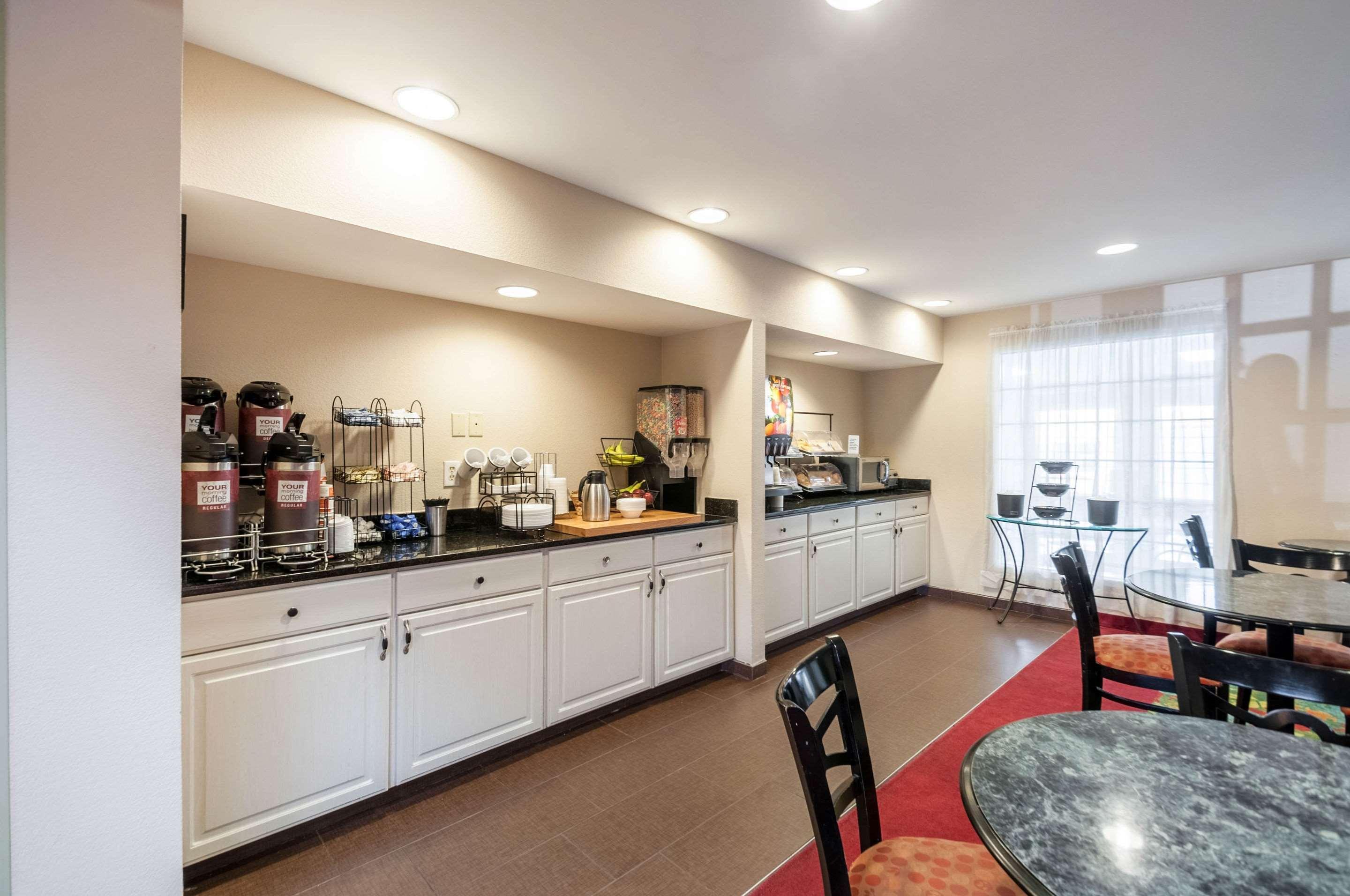 Mainstay Suites Frederick Bagian luar foto