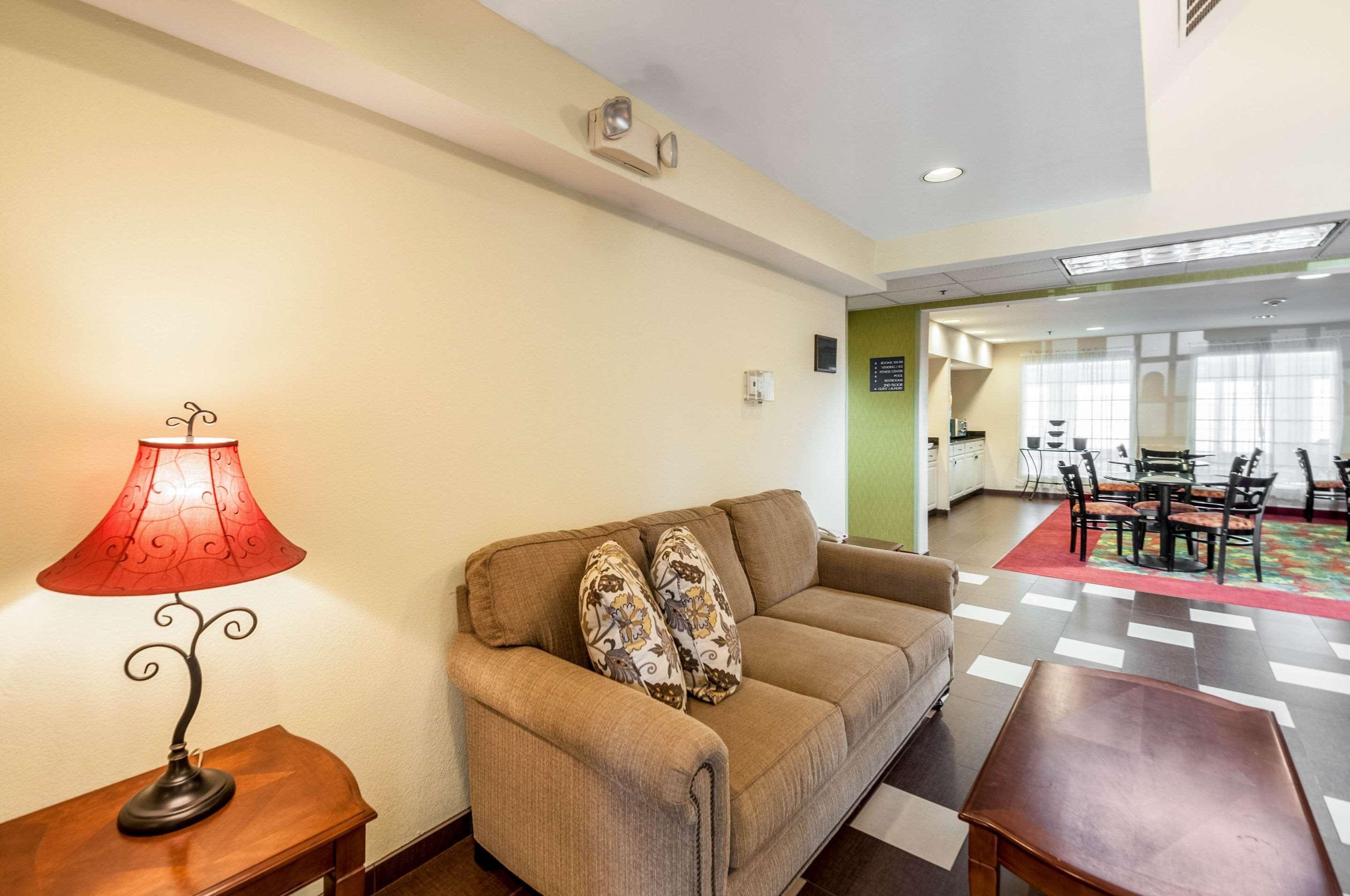 Mainstay Suites Frederick Bagian luar foto
