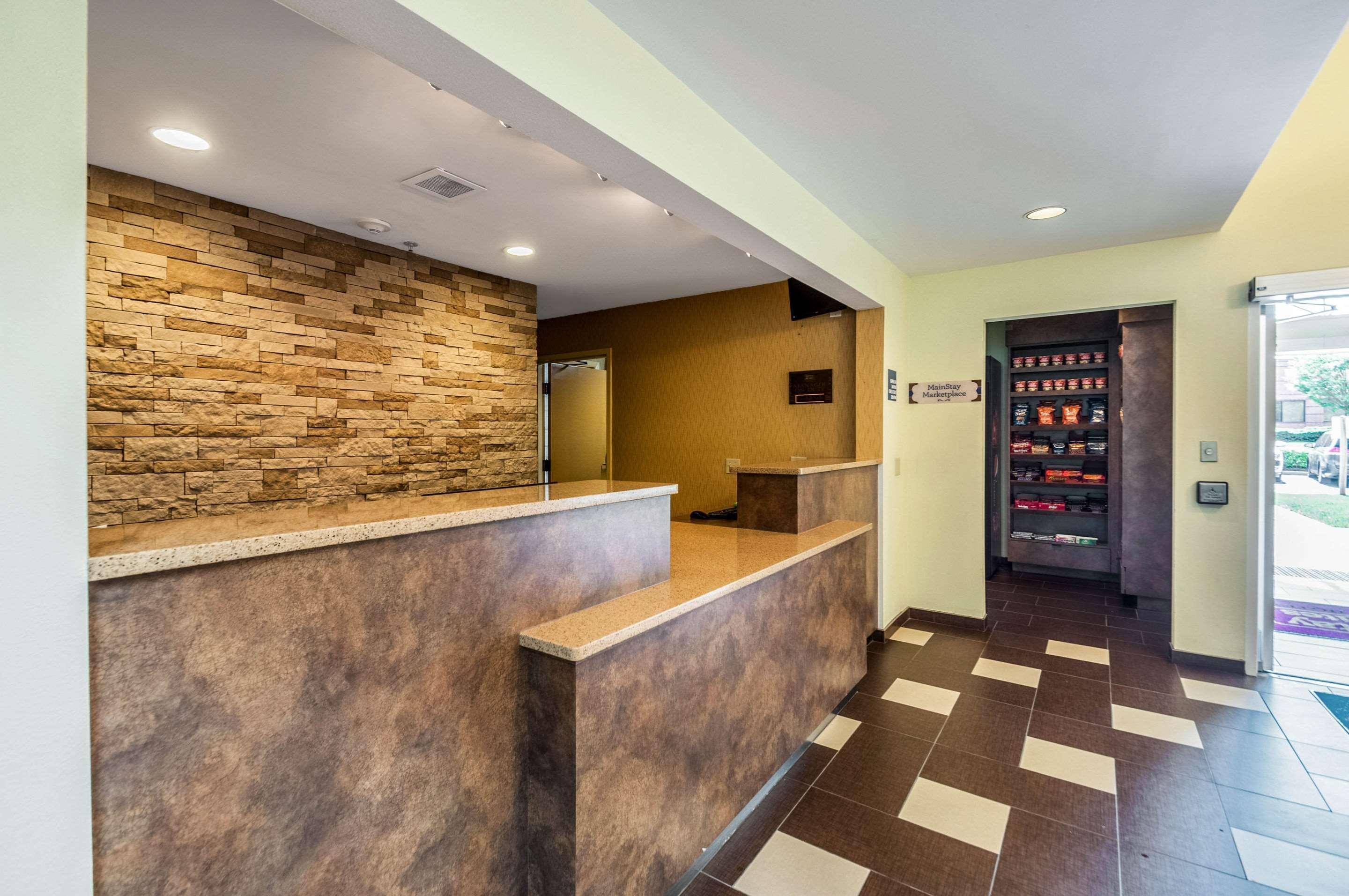 Mainstay Suites Frederick Bagian luar foto